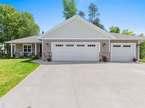 2731 CRESTWOOD SPRINGS COURT, Green Bay, WI 54304
