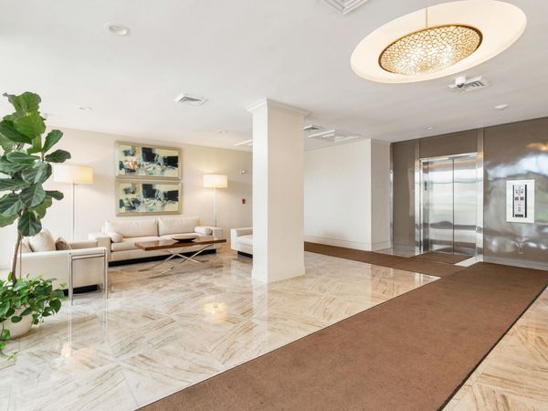 2000 Presidential Way, Unit 206, West Palm Beach, FL 33401