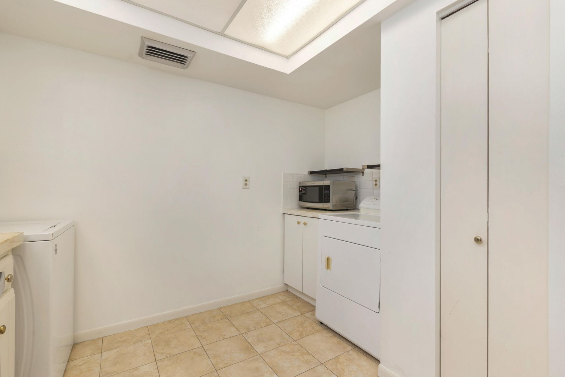 2000 Presidential Way, Unit 206, West Palm Beach, FL 33401 Photo