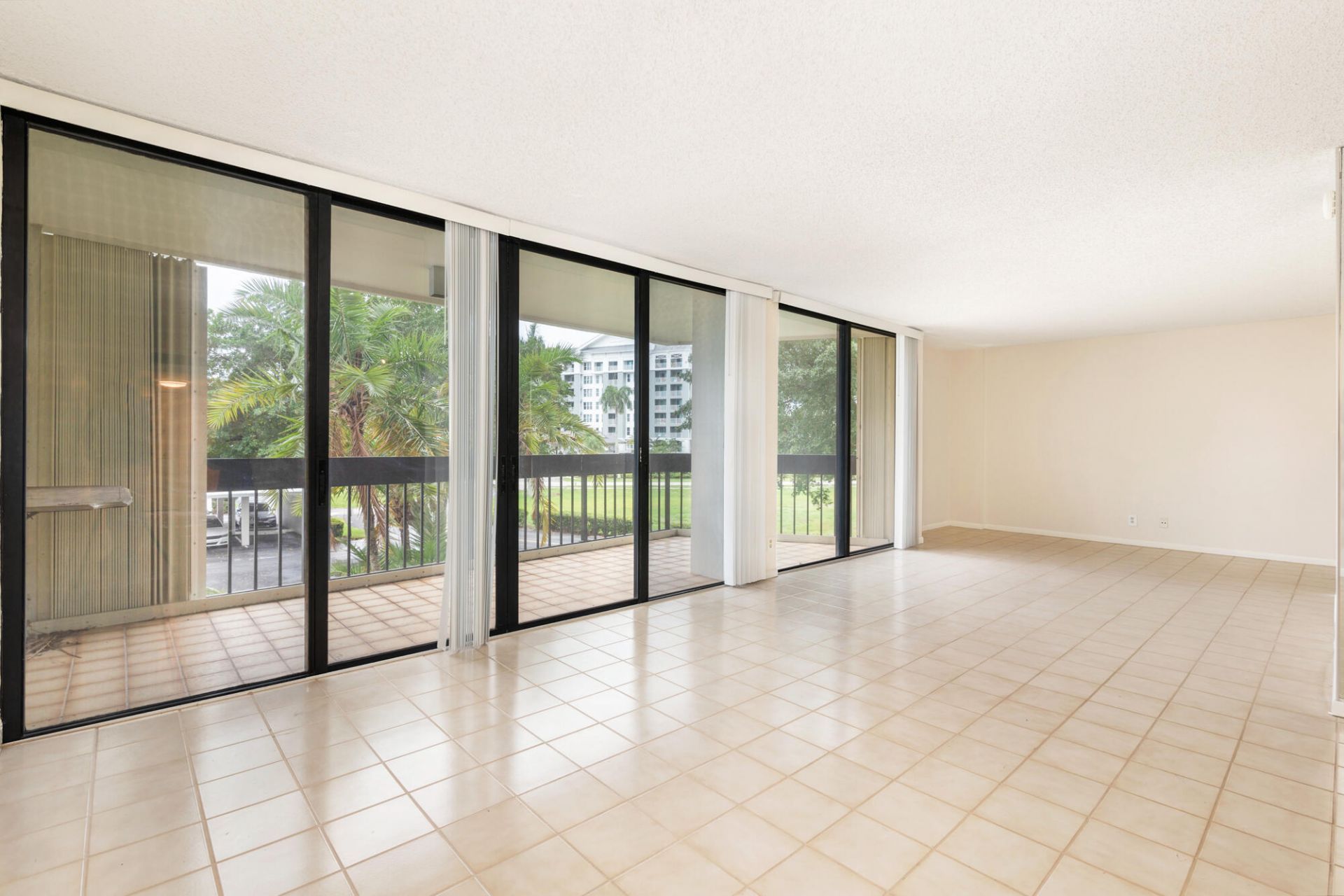 2000 Presidential Way, Unit 206, West Palm Beach, FL 33401 Photo