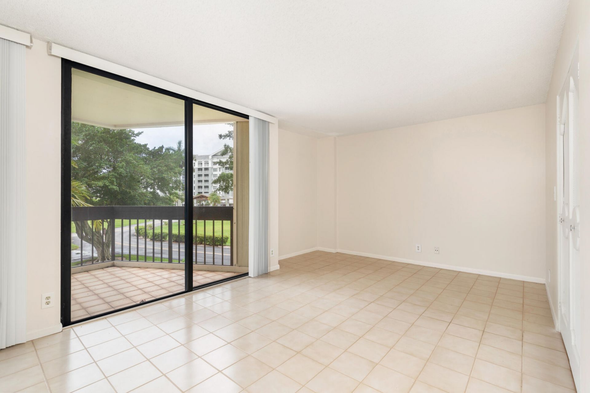 2000 Presidential Way, Unit 206, West Palm Beach, FL 33401 Photo