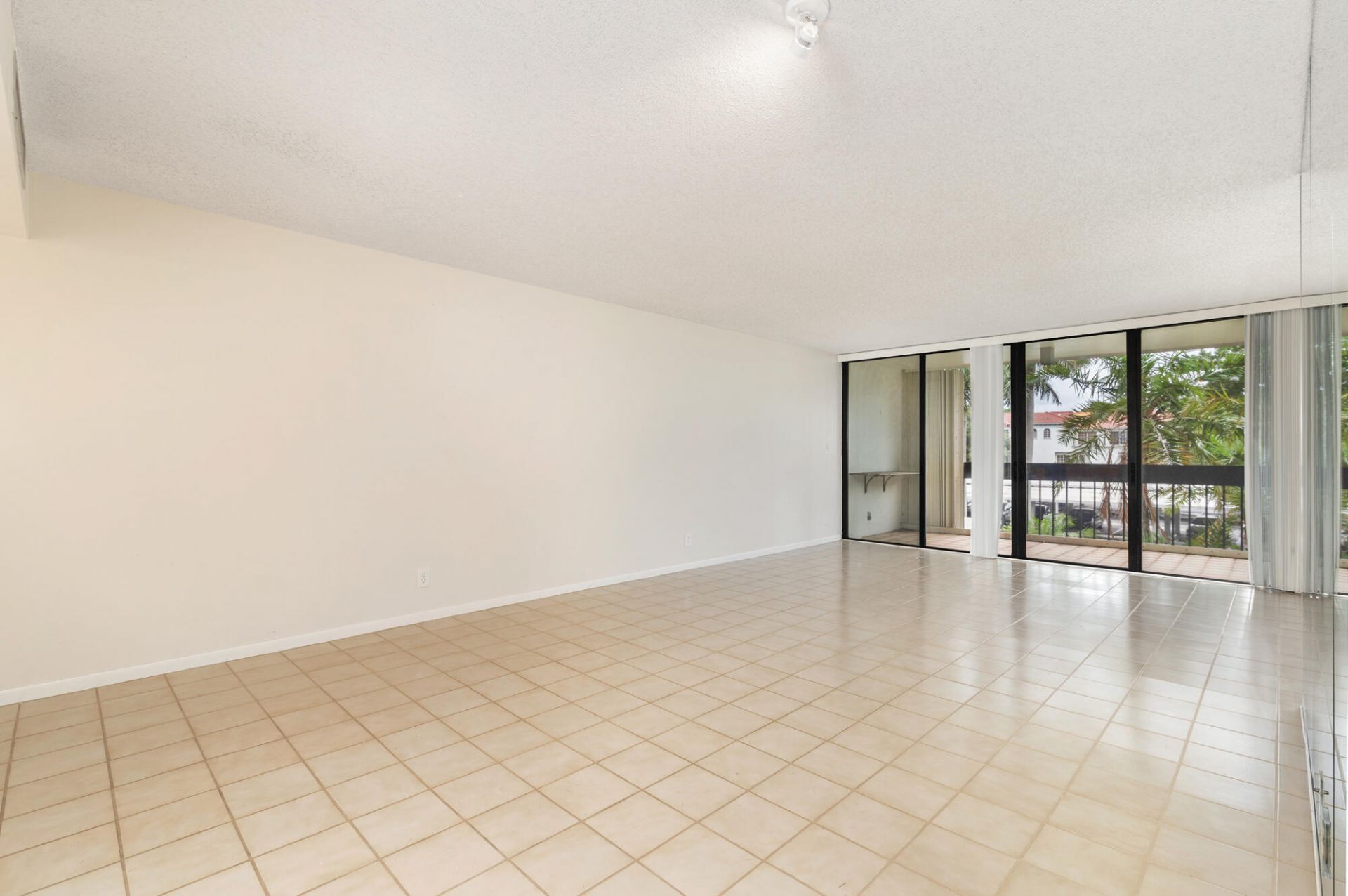 2000 Presidential Way, Unit 206, West Palm Beach, FL 33401 Photo