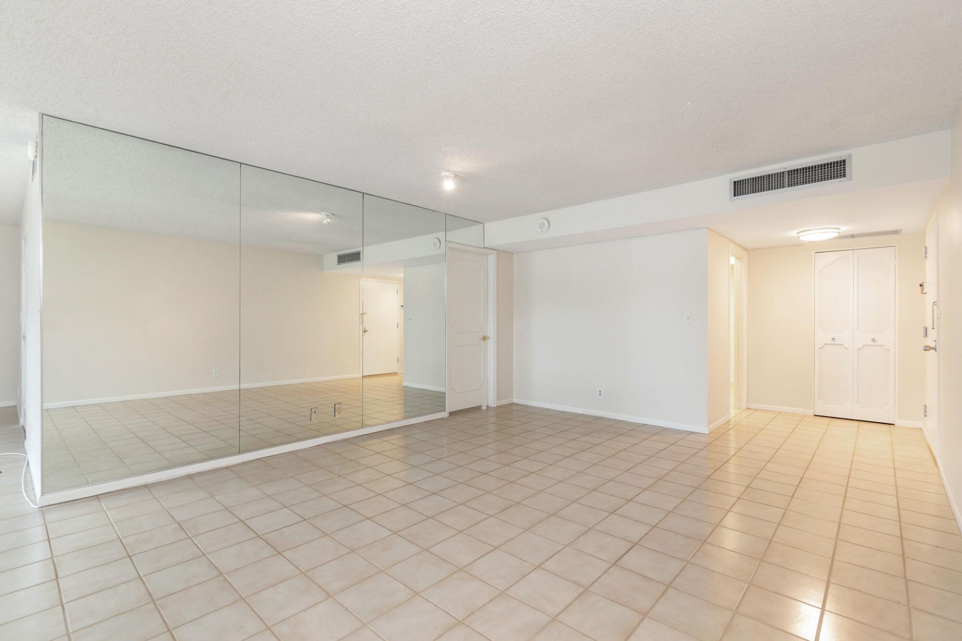 2000 Presidential Way, Unit 206, West Palm Beach, FL 33401 Photo