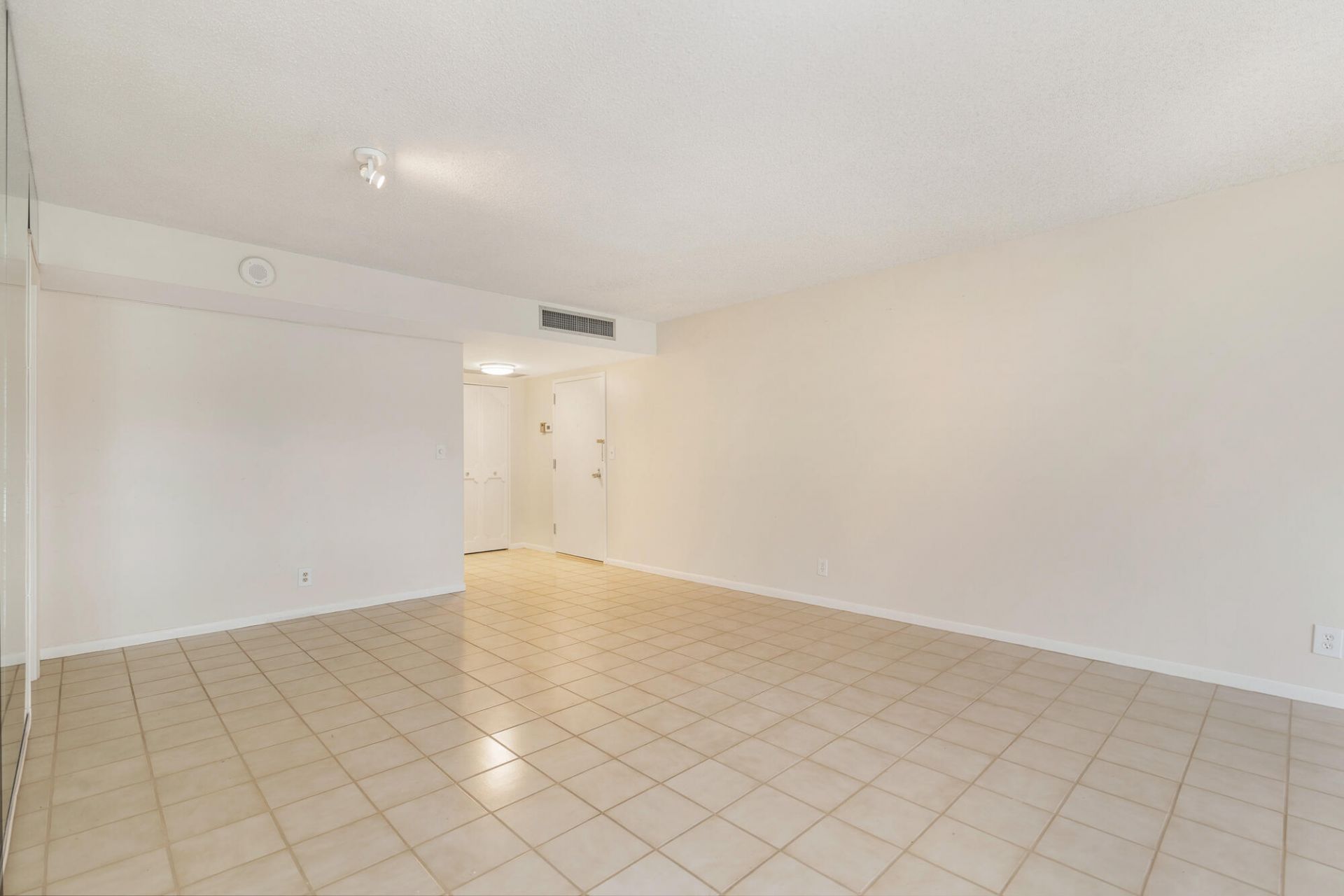 2000 Presidential Way, Unit 206, West Palm Beach, FL 33401 Photo