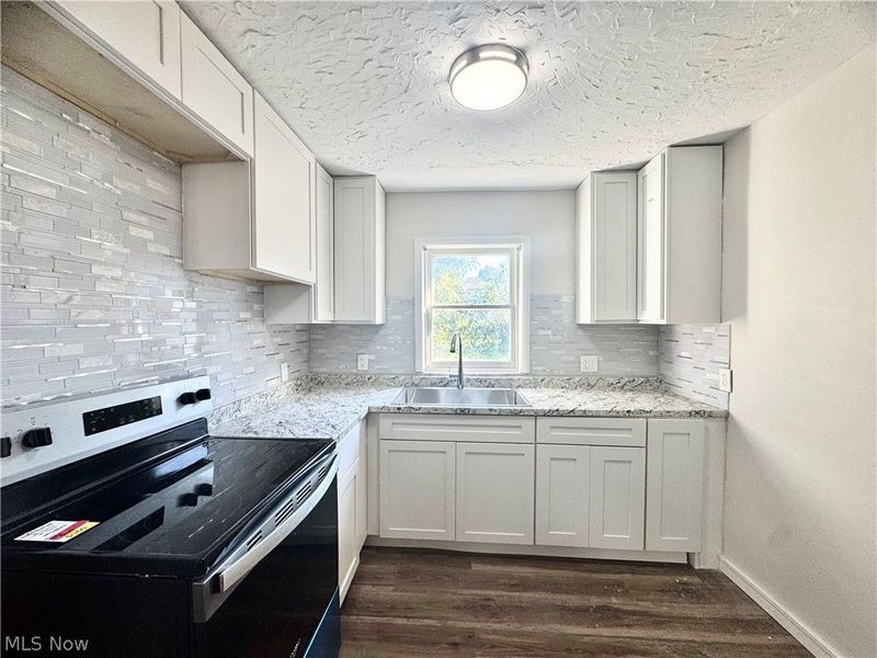 2044 E 29th Street , Lorain, OH 44055 Photo 9
