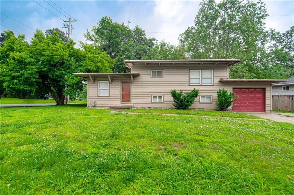 6401 Roswell Avenue, Kansas City, KS 66104 Main Photo