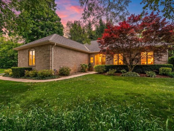 246 White Thorne Lane , Valparaiso, IN 46383