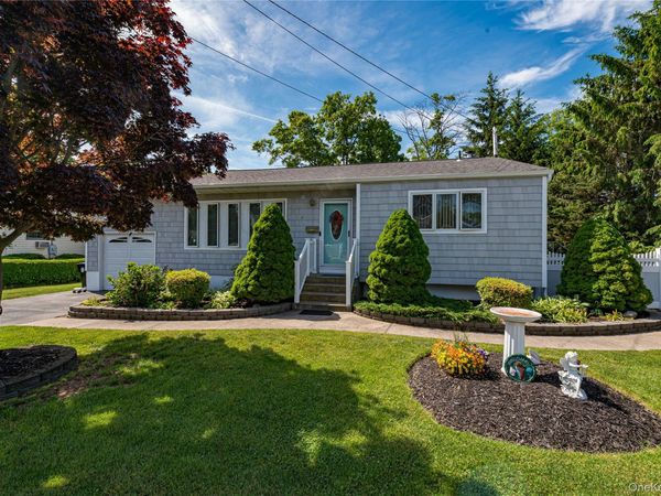 6 45th Street , Islip, NY 11751
