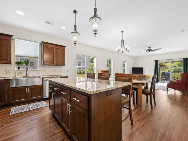 870 Bridlewood Dr, Hartford, WI 53027