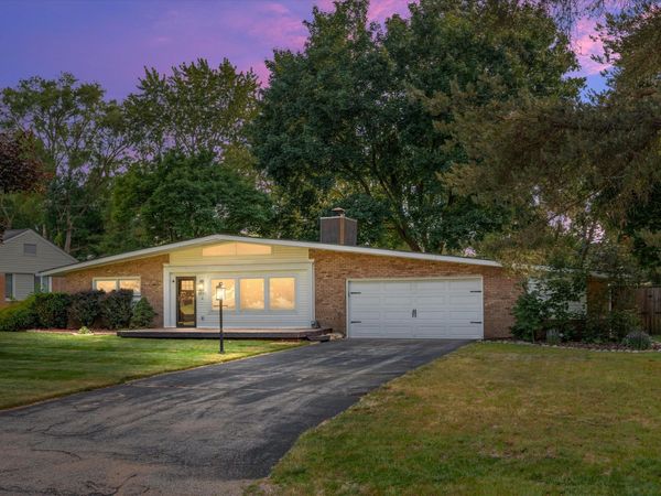 4047 Ledgestone Drive, Waterford, MI 48329