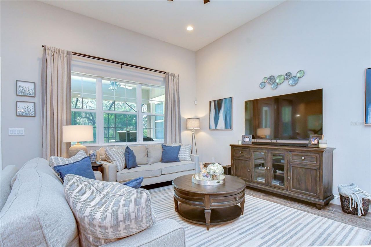 6335 Knob Tree Drive, Lithia, FL 33547 Photo