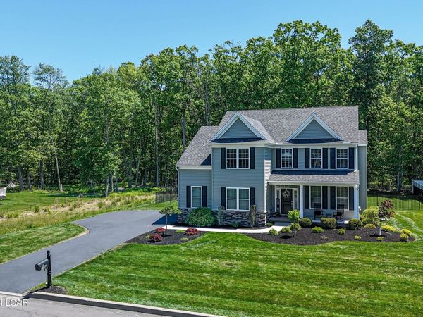 1166 Woodberry Drive, Mountain Top, PA 18707