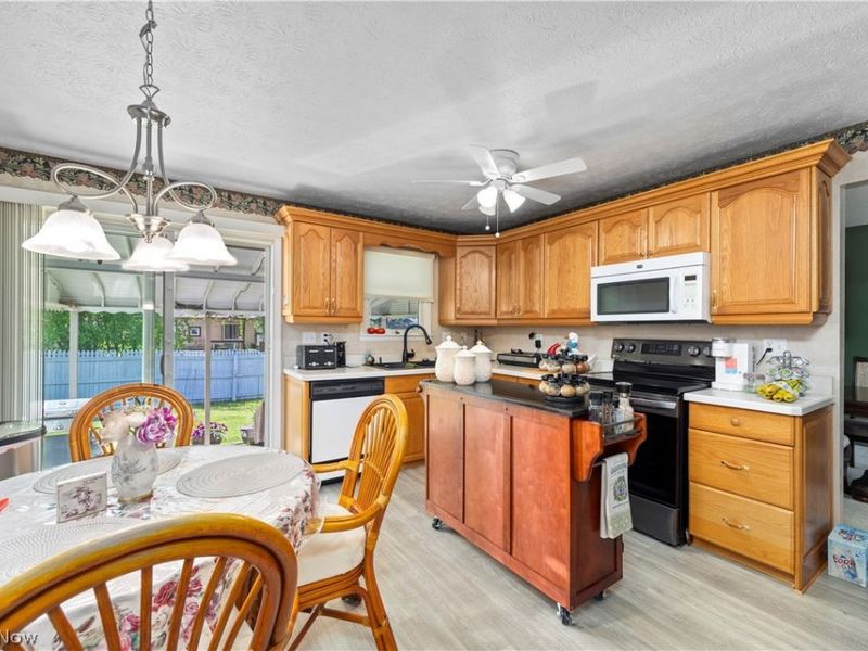20563 Holly Circle , Strongsville, OH 44149 Photo 19