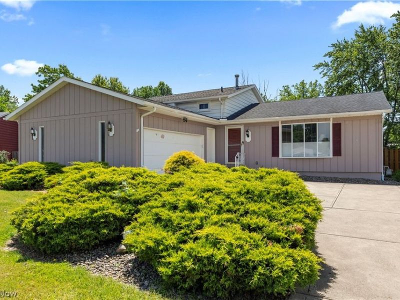 20563 Holly Circle , Strongsville, OH 44149 Photo 2