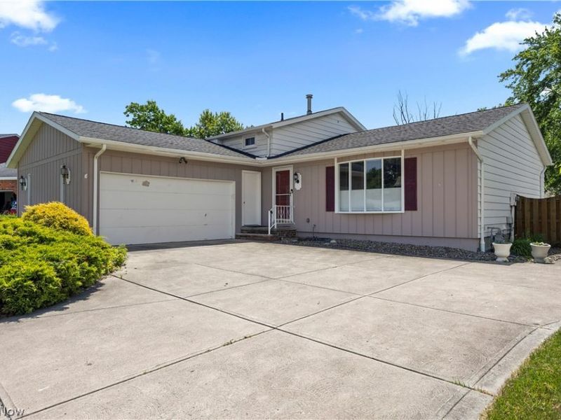 20563 Holly Circle , Strongsville, OH 44149 Photo 3