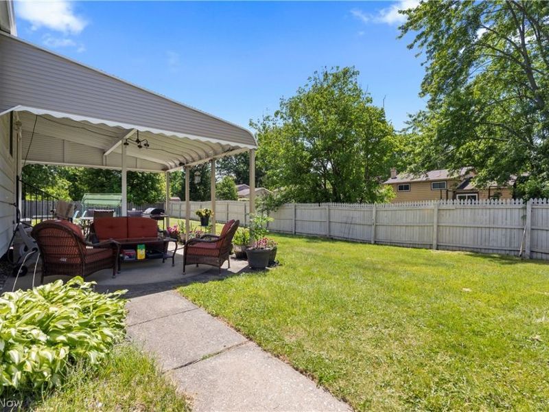 20563 Holly Circle , Strongsville, OH 44149 Photo 4