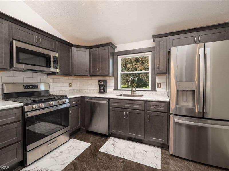 3411 Dunmore Avenue NW, Canton, OH 44708 Photo 3