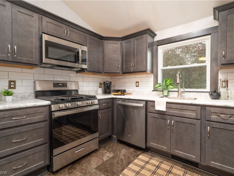 3411 Dunmore Avenue NW, Canton, OH 44708 Photo 3