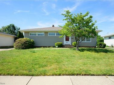 651 E Parkleigh Drive , Seven Hills, OH 44131