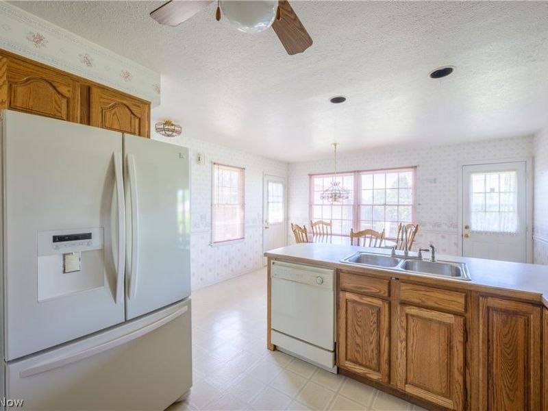 651 E Parkleigh Drive , Seven Hills, OH 44131 Photo 14
