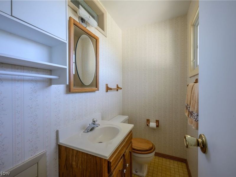 651 E Parkleigh Drive , Seven Hills, OH 44131 Photo 16