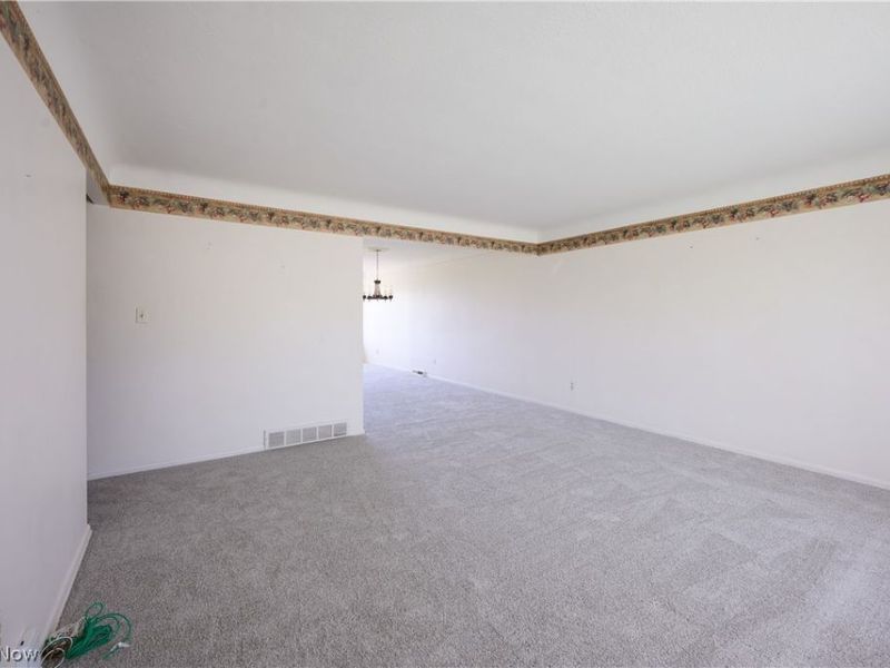 651 E Parkleigh Drive , Seven Hills, OH 44131 Photo 2