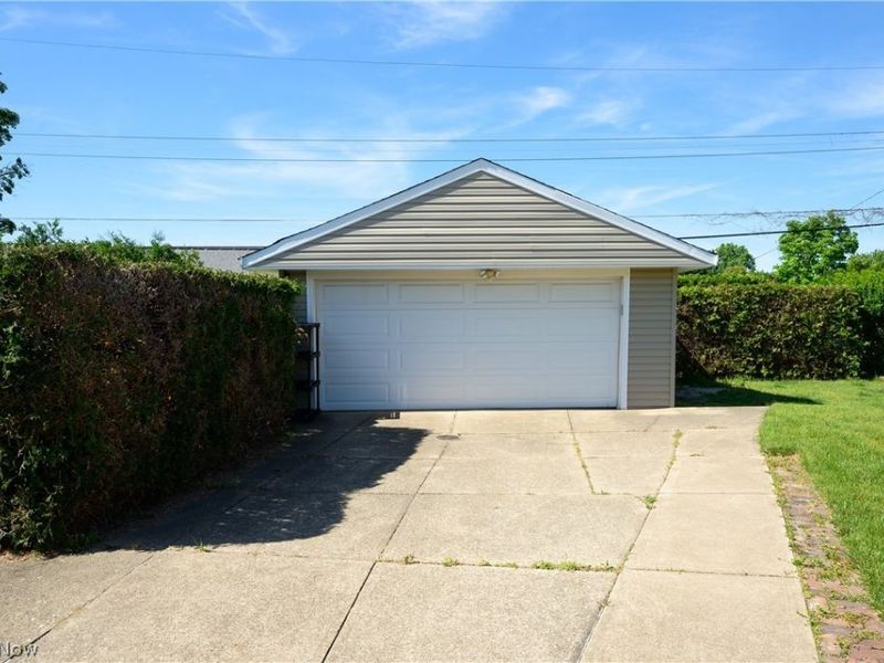 651 E Parkleigh Drive , Seven Hills, OH 44131 Photo 41