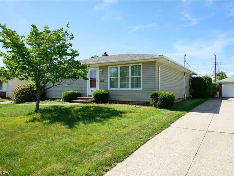 651 E Parkleigh Drive , Seven Hills, OH 44131 Photo 43
