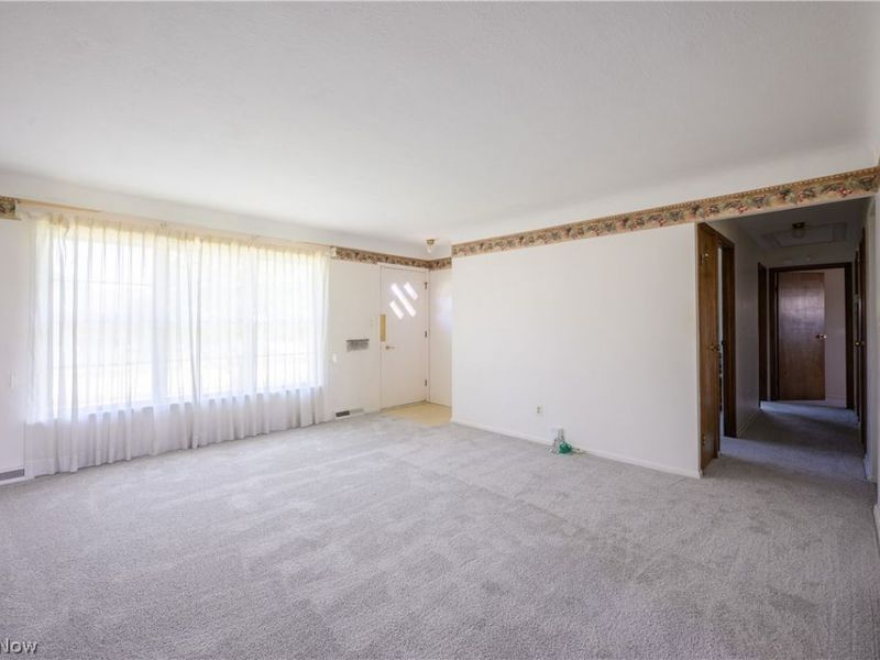 651 E Parkleigh Drive , Seven Hills, OH 44131 Photo 5