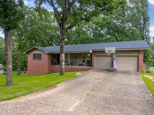 2 Beresford Court, North Little Rock, AR 72116