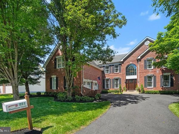 221 HAZELTINE CIRCLE, BLUE BELL, PA 19422