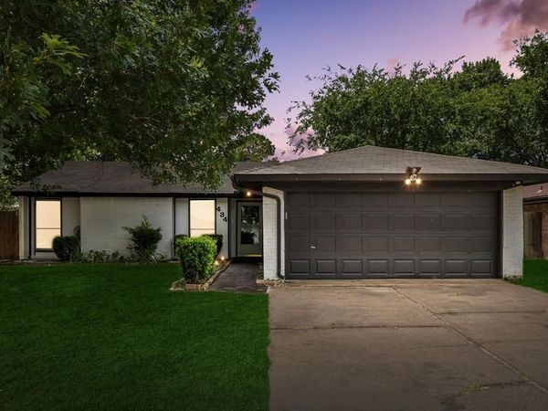 434 Stonehenge Drive , Arlington, TX 76014