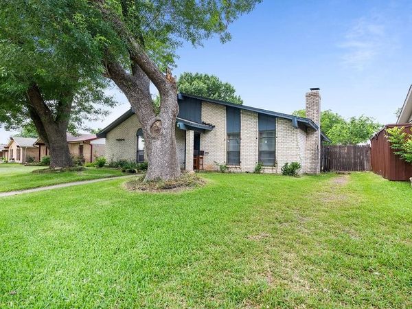 948 Meadowcove Circle , Garland, TX 75043