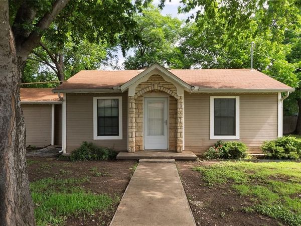 313 N Roe Street, White Settlement, TX 76108