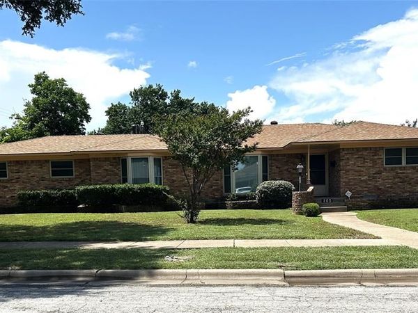 105 Lindenwood Drive, Lancaster, TX 75134