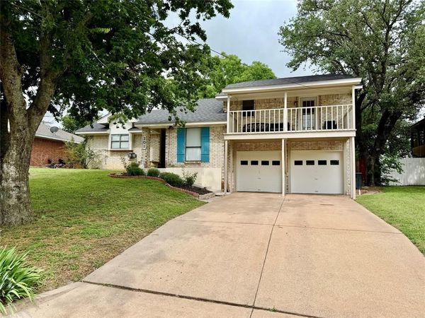 201 Oakridge Drive, Weatherford, TX 76086