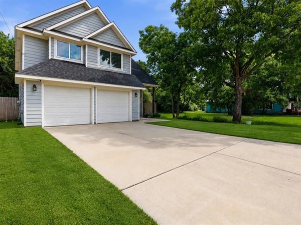 731 E Brown Street , Cleburne, TX 76031