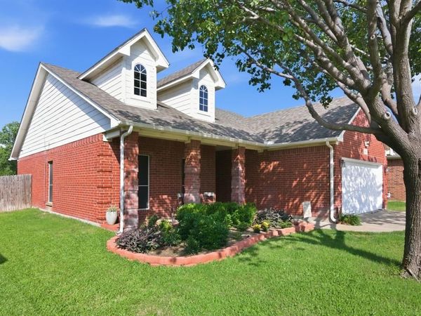 5913 Ozark Drive , Fort Worth, TX 76131