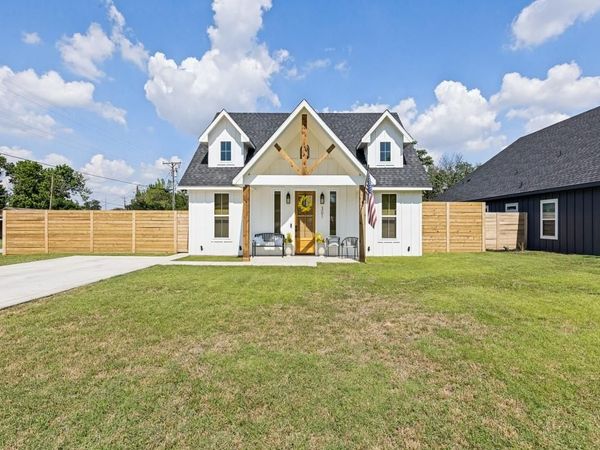 301 S Oak Street , Boyd, TX 76023