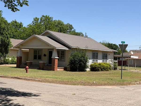 302 N Hill Street, Hobart, OK 73651