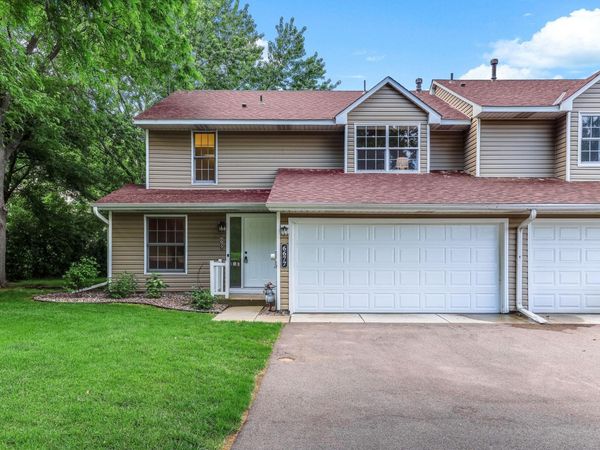 6677 Stillwater Boulevard N, Oakdale, MN 55128
