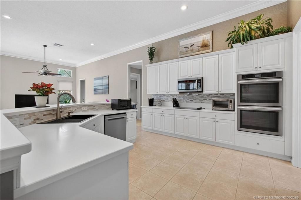 2302 SW Dove Canyon Way, Palm City, FL 34990 Photo