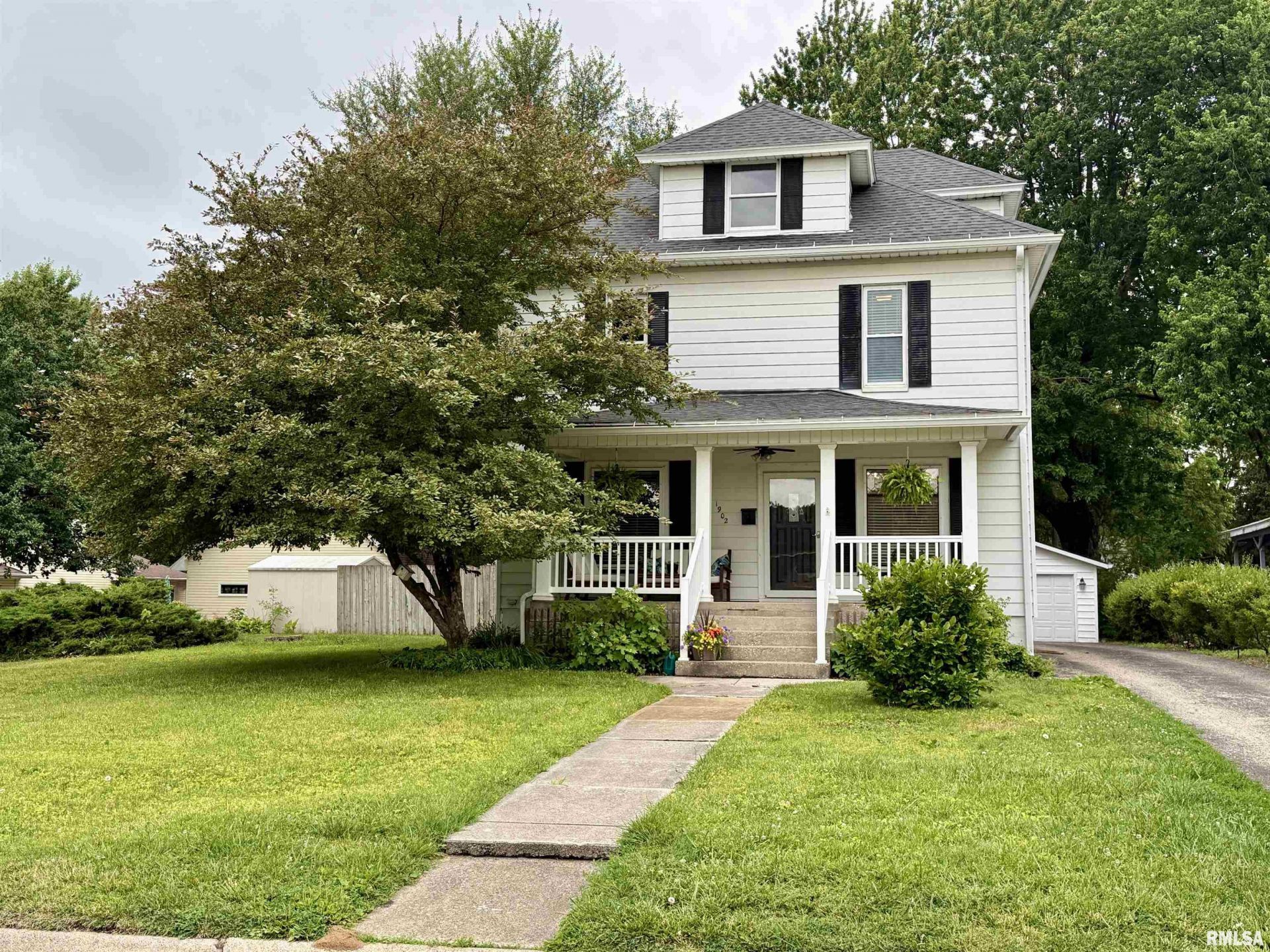 1902 N Broad Street, Galesburg, IL 61401 Main Photo