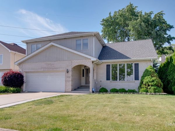 1216 W Grove Street, Addison, IL 60101