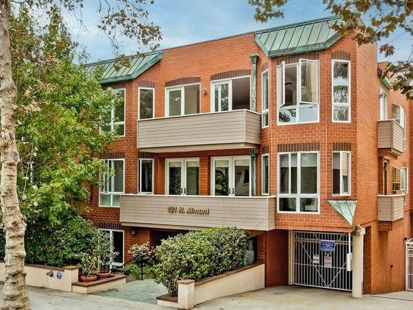 121 N Almont Drive, Unit 205, Beverly Hills, CA 90211