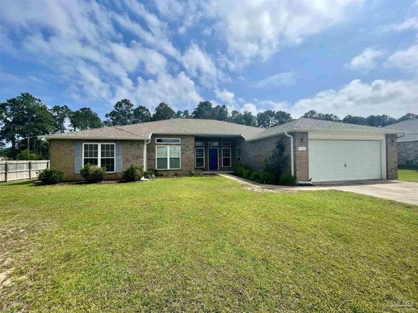 7747 Fenwick St, Navarre, FL 32566