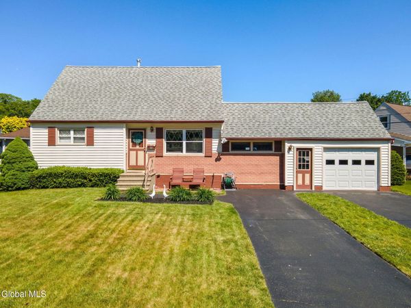 10 Tanglewood Road, Albany, NY 12205