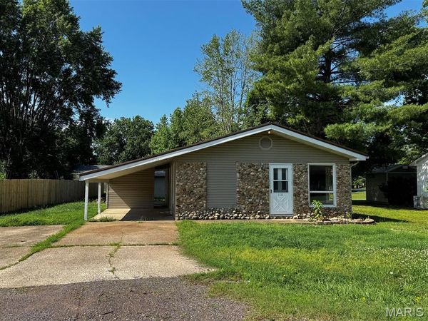 110 Navajo Street , Piedmont, MO 63957