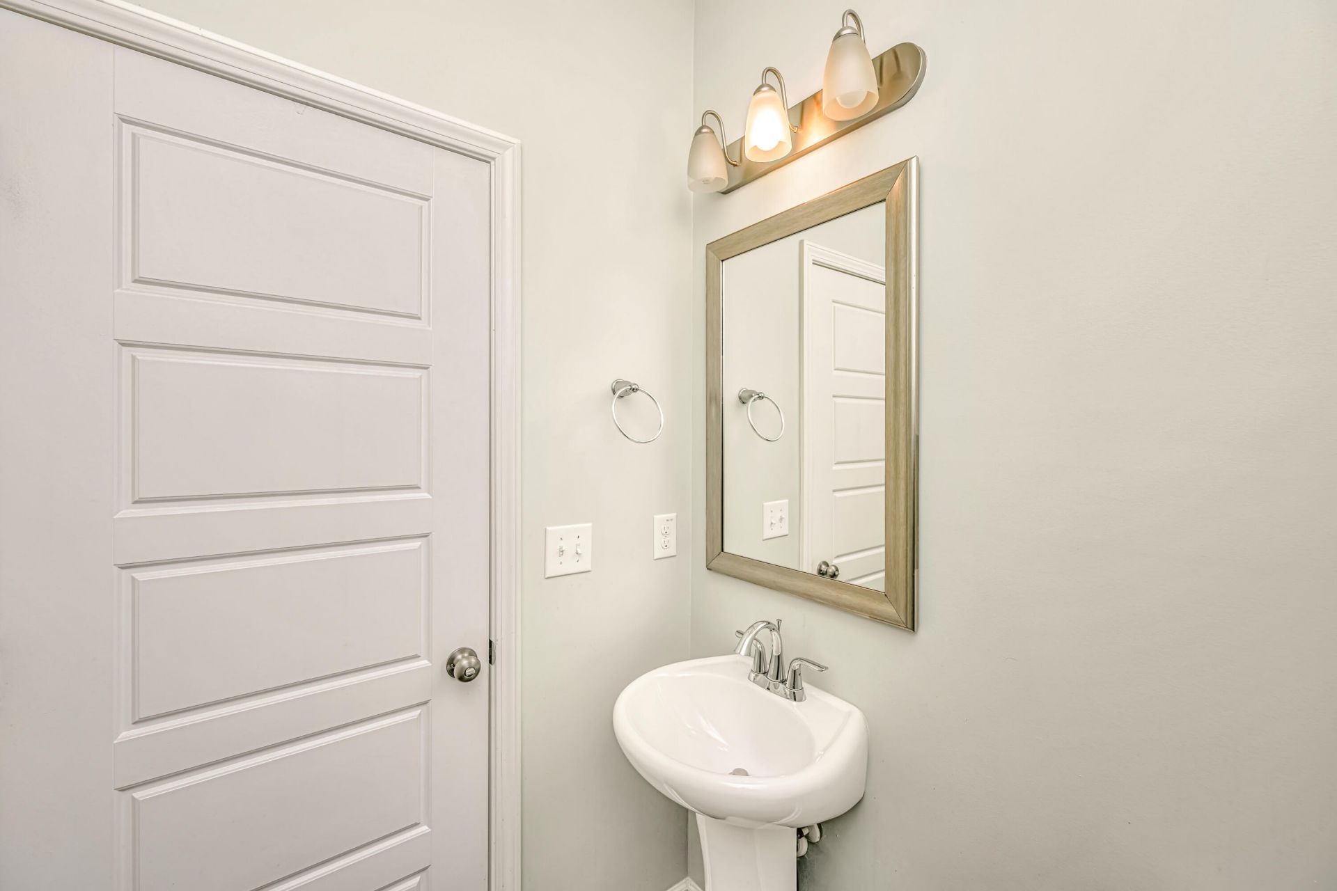 1676 Emmets Road Photo 12