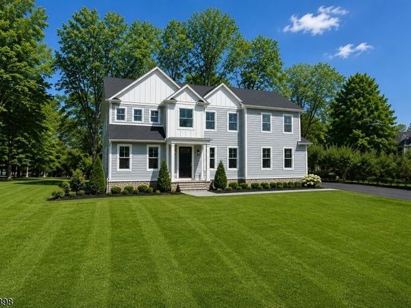 2 Detoro Ct, Mount Olive, NJ 07836